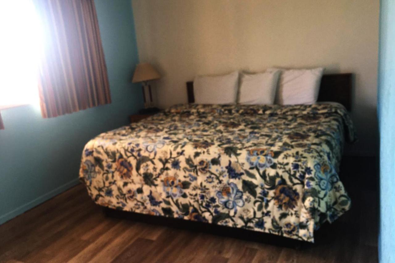 Sky Palace Inn & Suits Of El Dorado Exterior photo