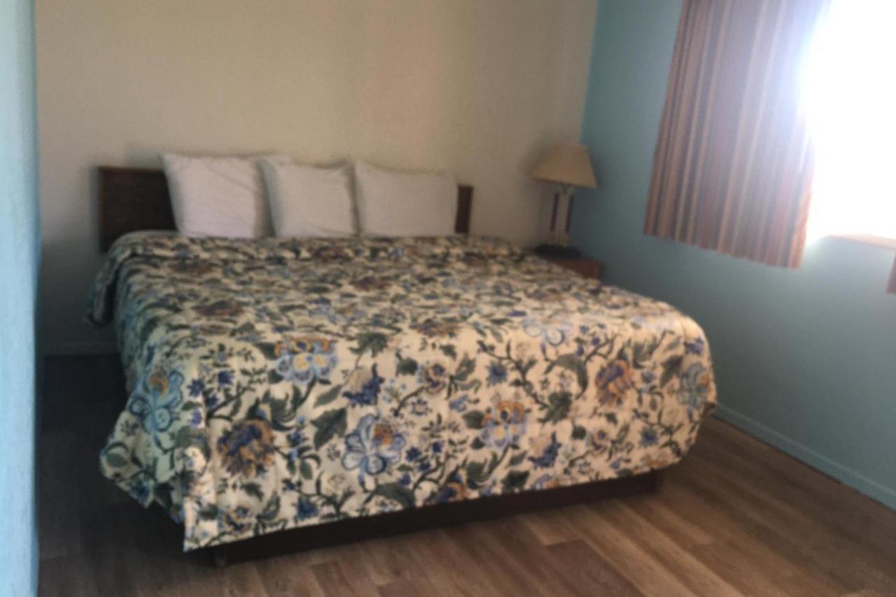 Sky Palace Inn & Suits Of El Dorado Exterior photo