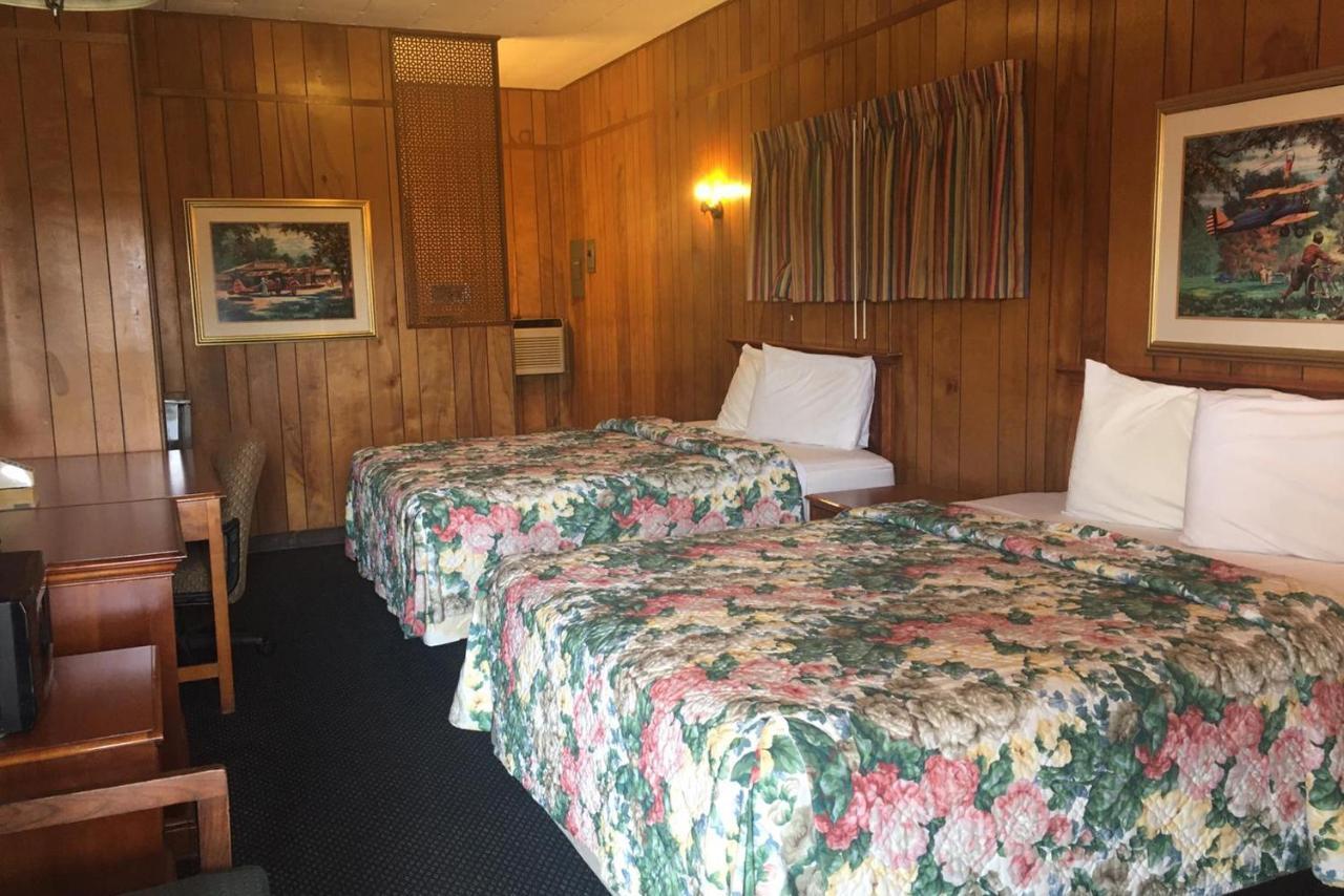 Sky Palace Inn & Suits Of El Dorado Exterior photo