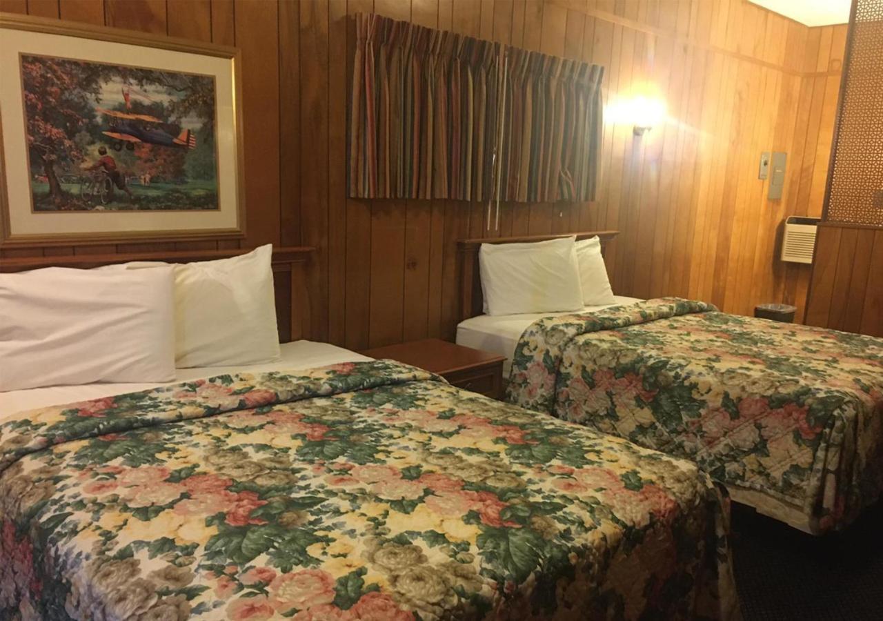 Sky Palace Inn & Suits Of El Dorado Exterior photo